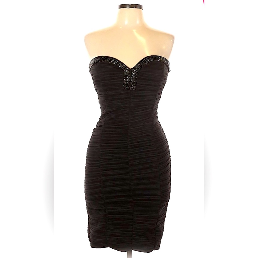 Daisy Cocktail dress, black size Large off shoulder, fits similar to a 7/8